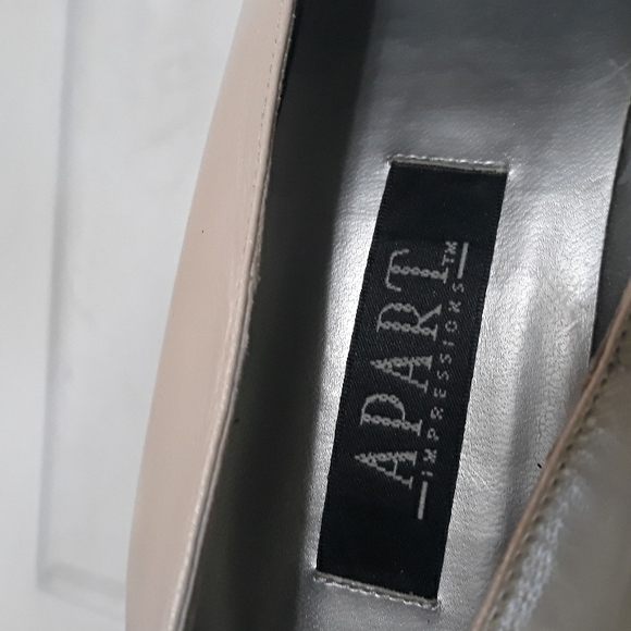 Cream Heels sz 8.5 - Picture 15 of 15